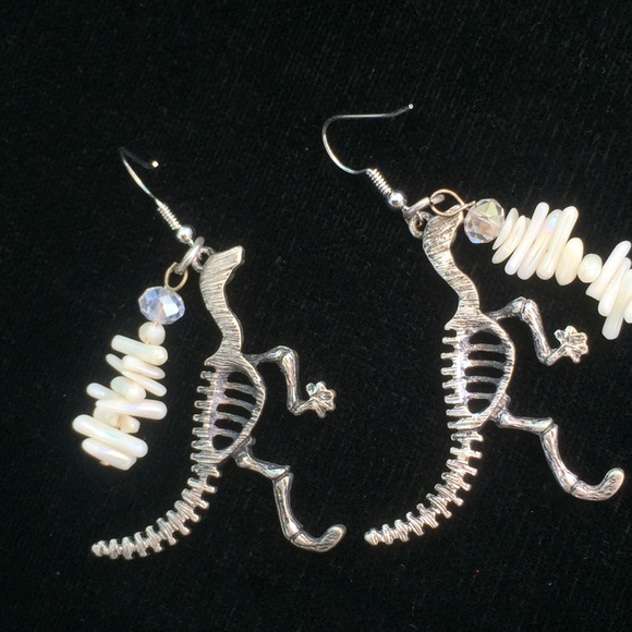 Dino-Earrings! - Picture 7 of 8